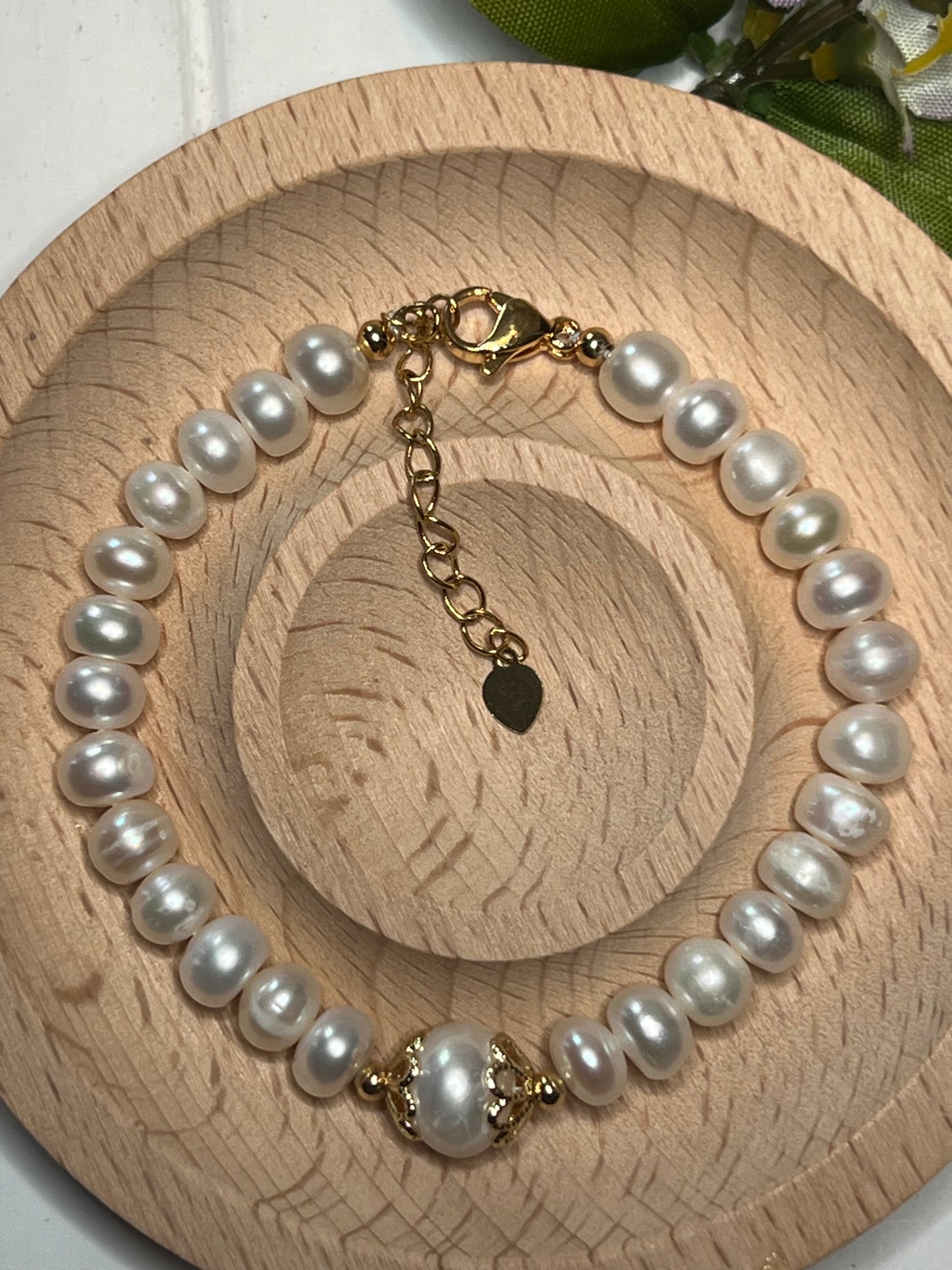 Bracelet - Freshwater Pearls  with  gold tone  findings